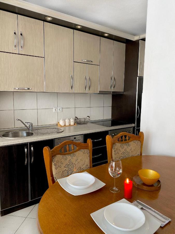 Zogu Apartments - City Center Pristina Eksteriør bilde